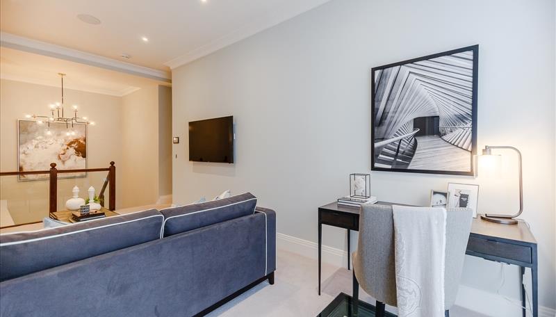 2 bed property in Rainville Road, London